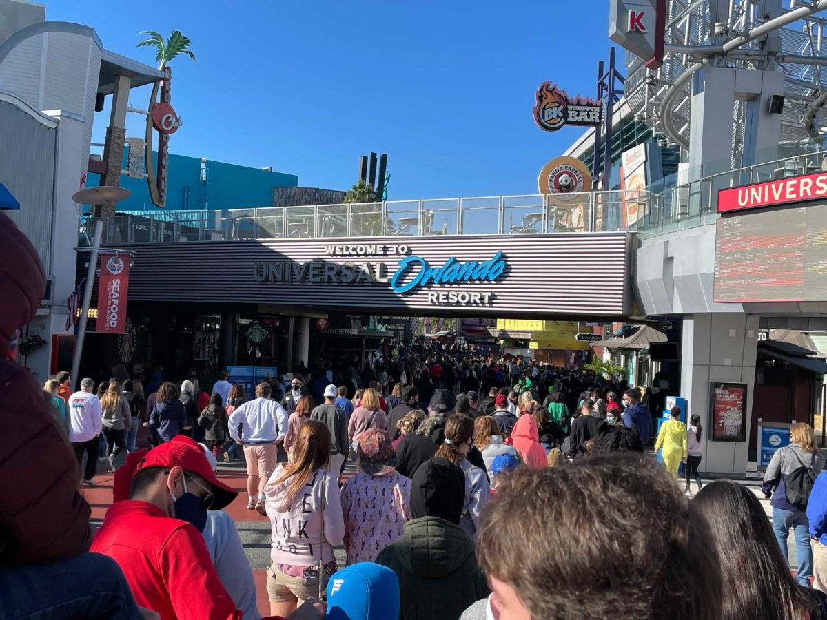 PHOTOS: Universal Orlando Resort Entrance Lines Stretch Through ...