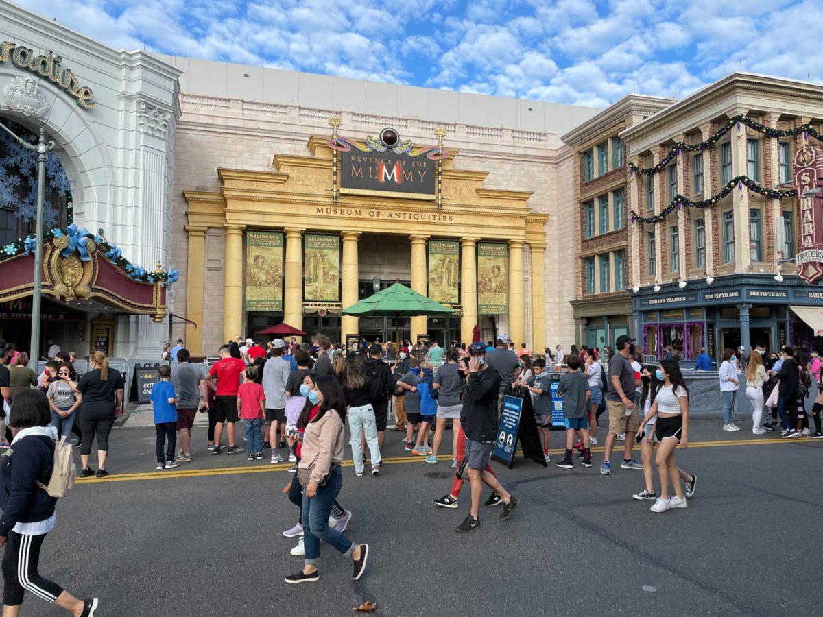 universal-new-years-eve-crowds-2