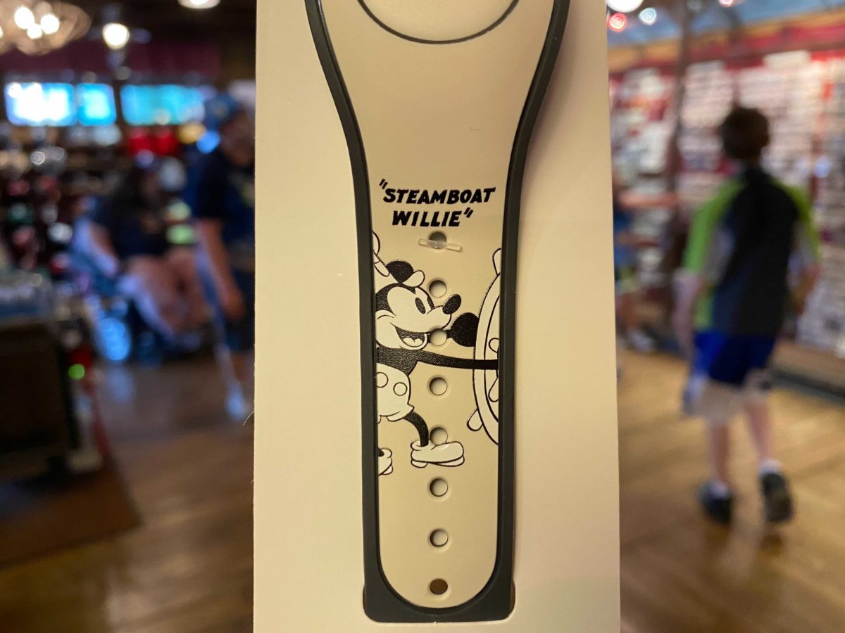 walt-steamboat-willie-magicband-4