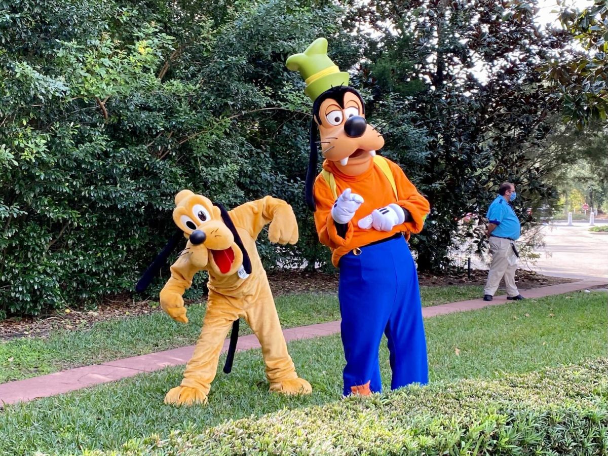 yacht-club-goofy-pluto-2