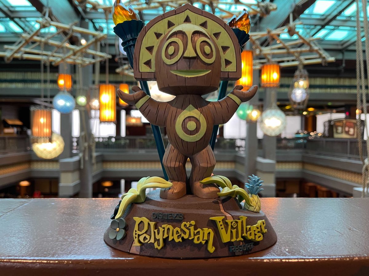 disneys-polynesian-village-resort-tiki-orange-bird-statue-front-close-up