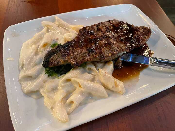 mama-melroses-ristorante-italiano-charred-strip-steak-3-9543601
