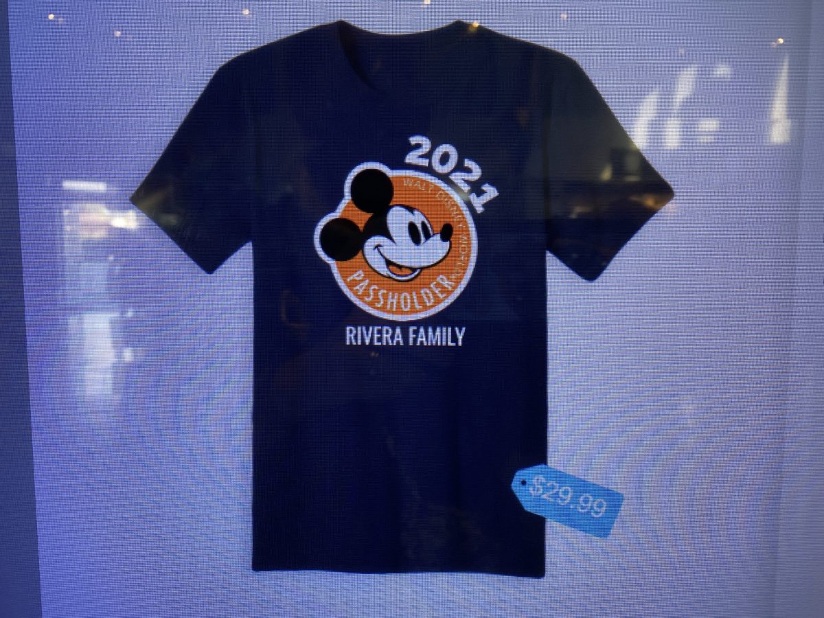 passholder-2021-made-shirt-kiosk-magic-kingdom-01212021-2935158