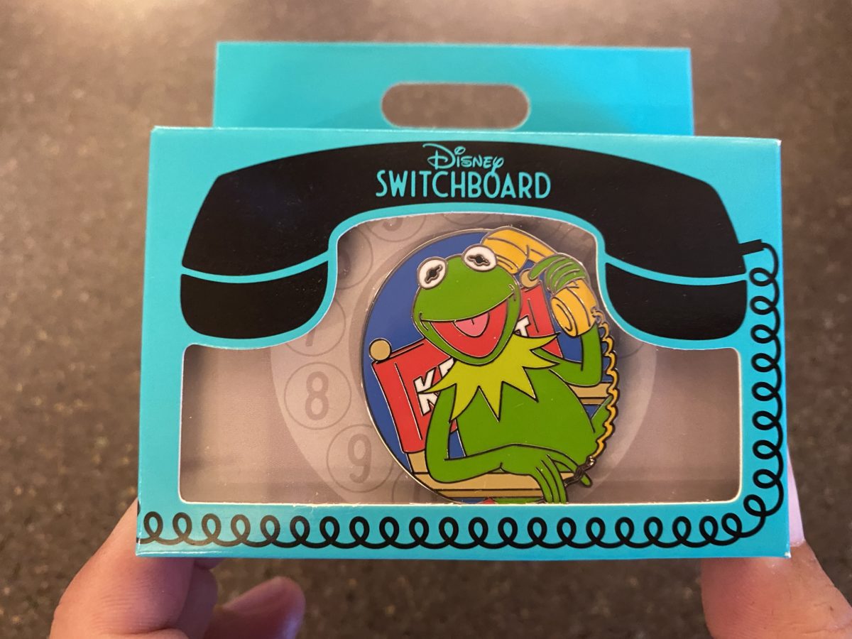 Switchboard-reveal-and-hide-limited-publication-mystery-pin-Kermit-Magic-Kingdom-01082021-5307844