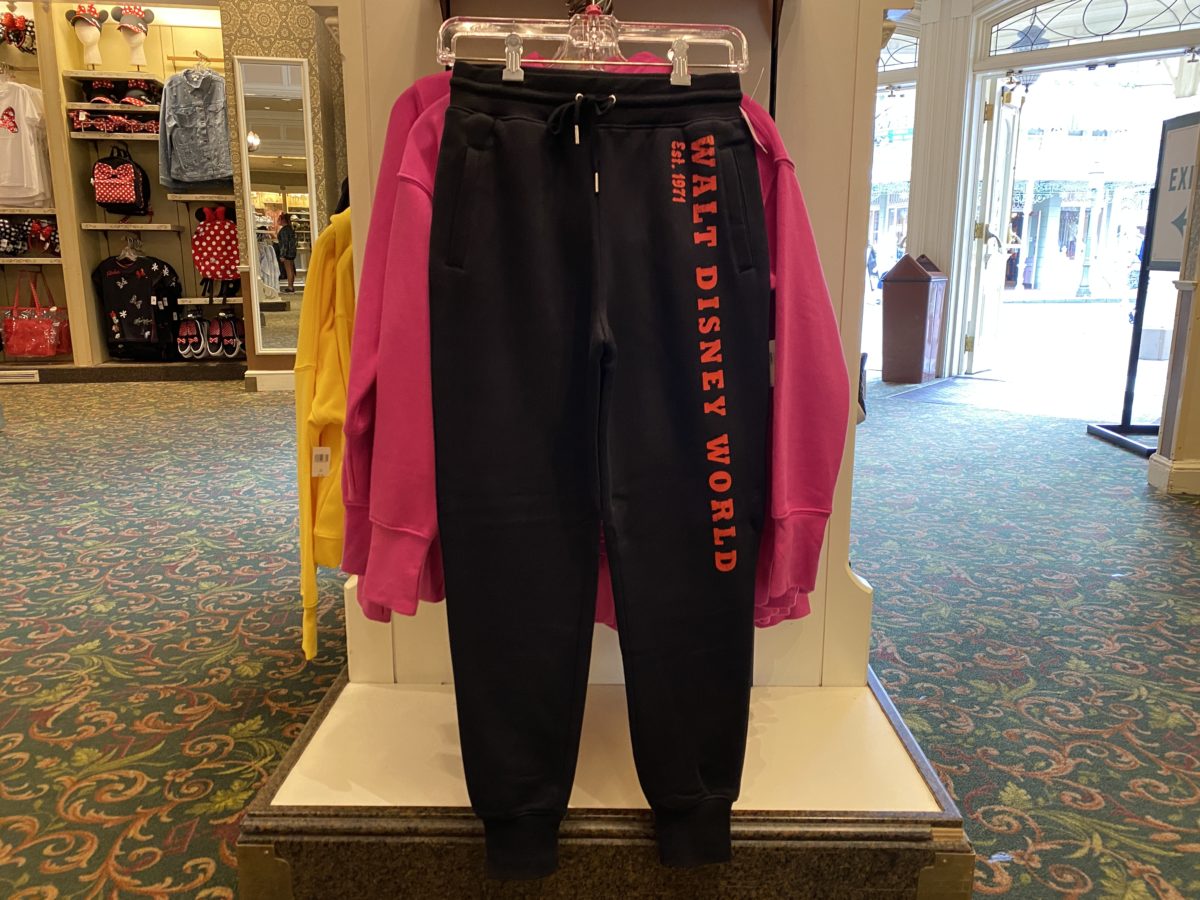 walt-disney-world-black-joggers-magic-kingdom-01272021-7722163
