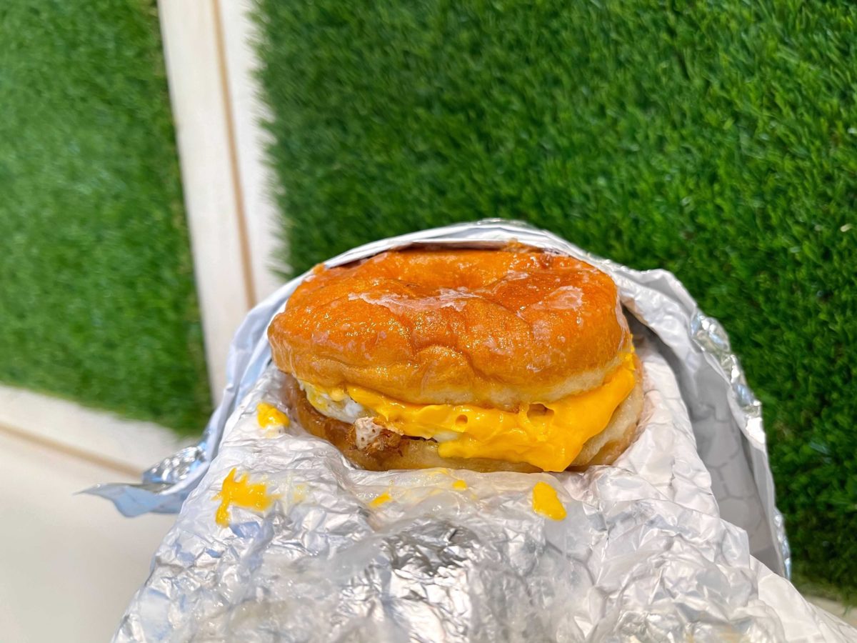 everglazed-egg-and-cheese-sandwich-ube-donut_9