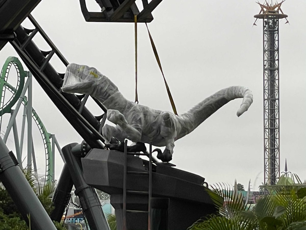 Photos Raptor Statues Added To Jurassic World Velocicoaster Entrance At Universals Islands Of 