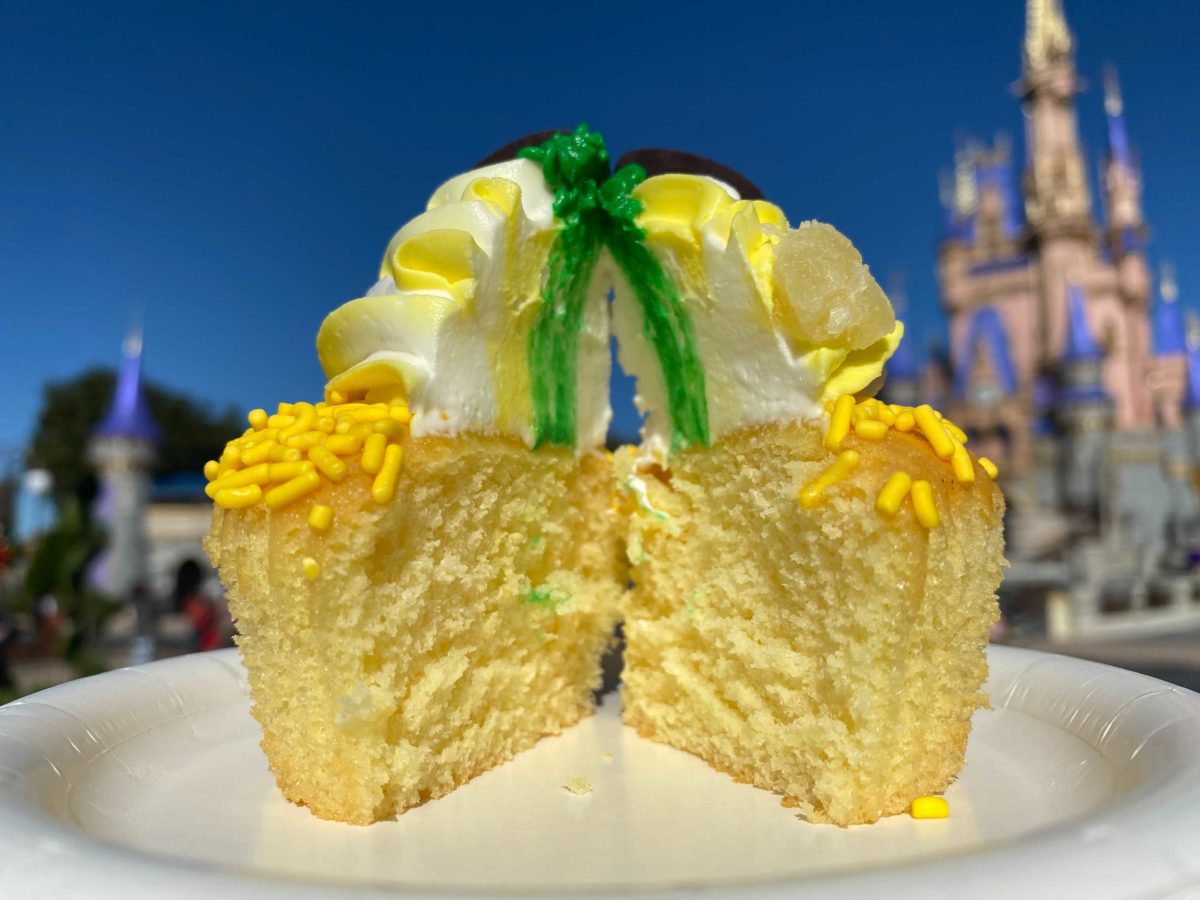pineapple-cupcake-cut