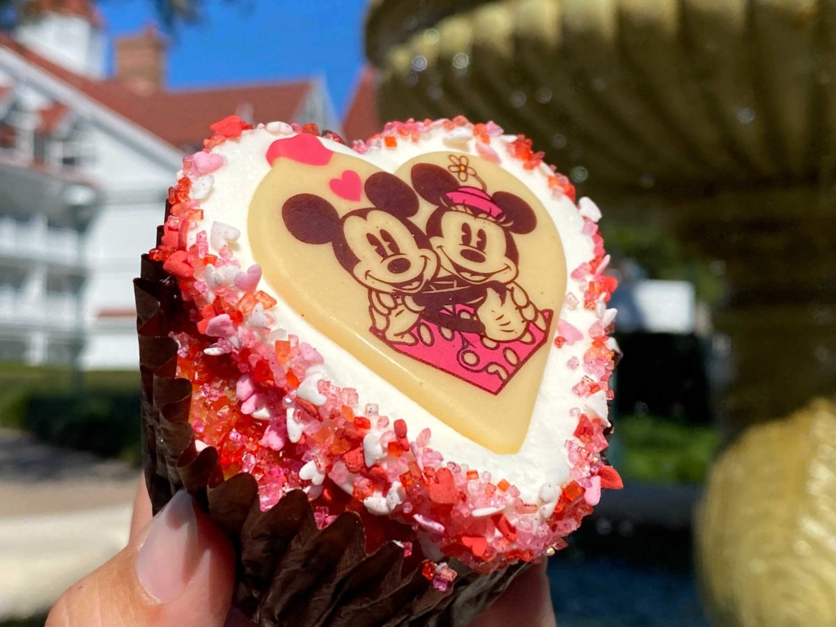 red-hot-valentines-day-cupcake-2021_8