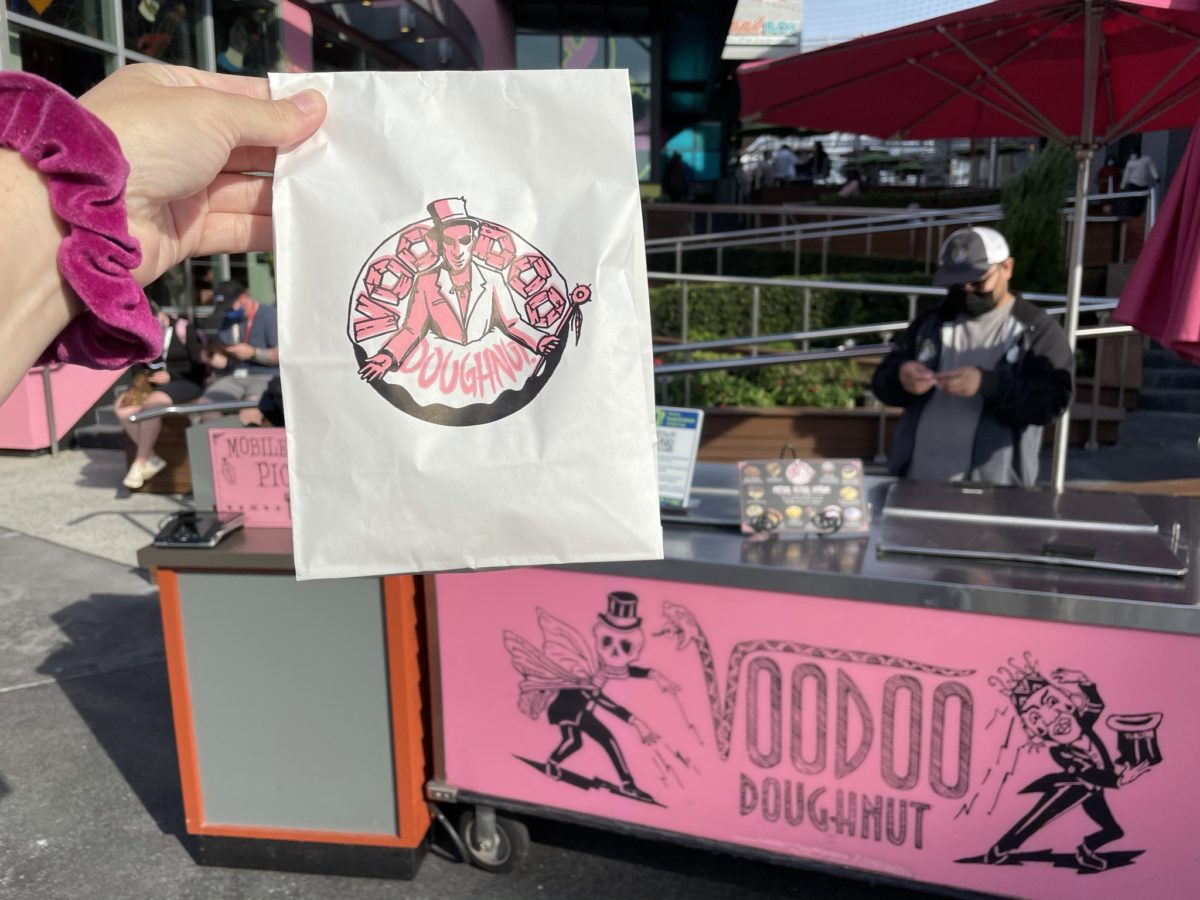 voodoo-doughnut-mobile-order-exclusive-universal-orlando-review-2-3211314