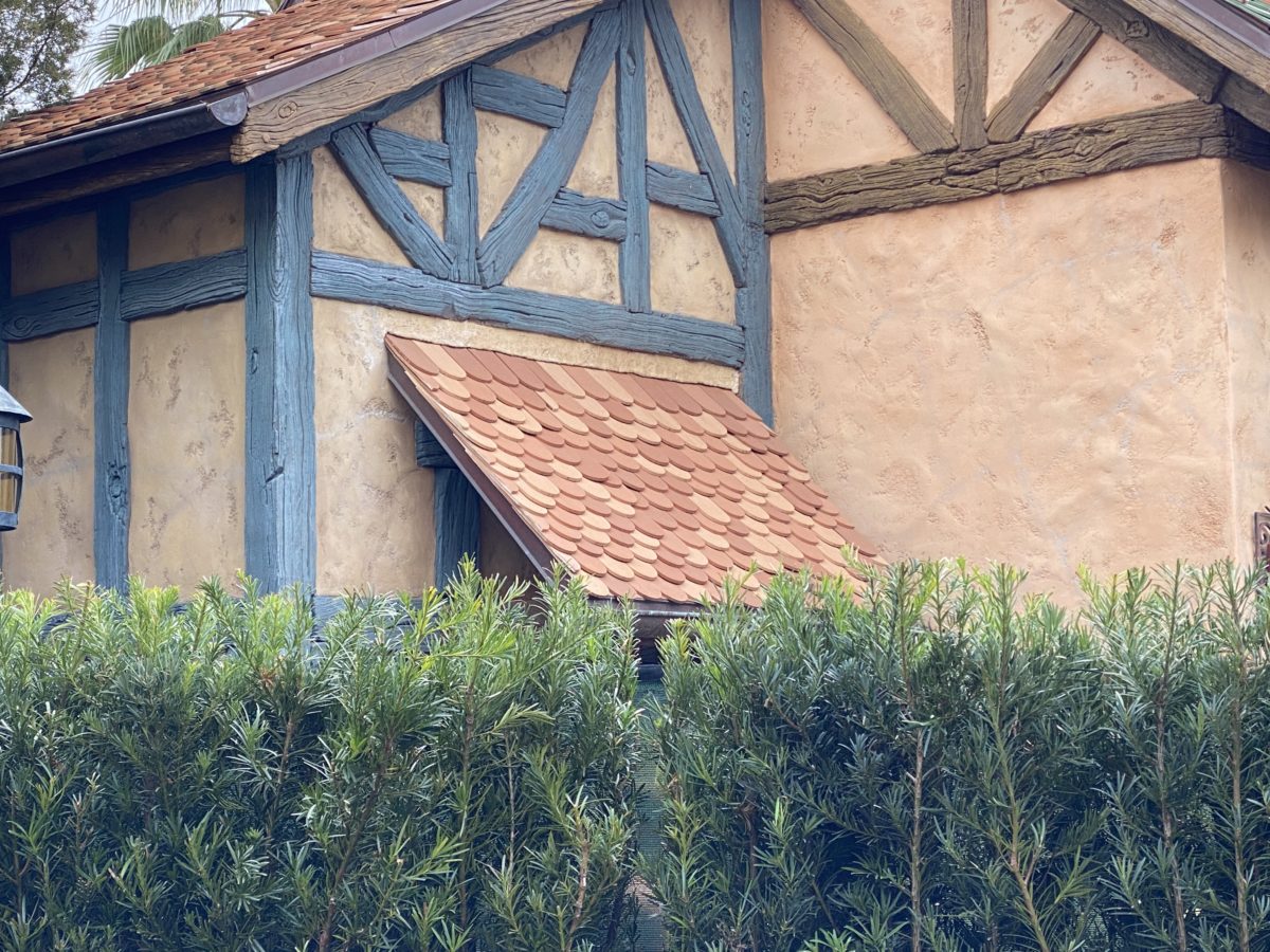 bonjour-village-gifts-new-side-roof-magic-kingdom-02092021-7068830