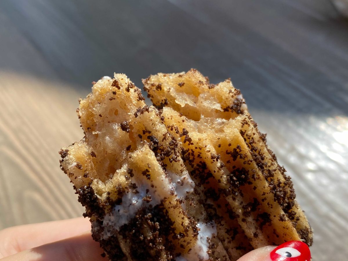 REVIEW: NEW Chocolate Crumble Pineapple Churro at Disney California ...