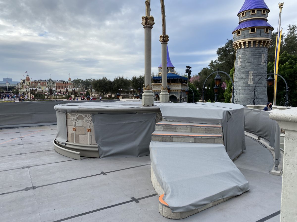 cinderella-castle-stage-refurb-scrim-fabric-added-magic-kingdom02172021-3325055