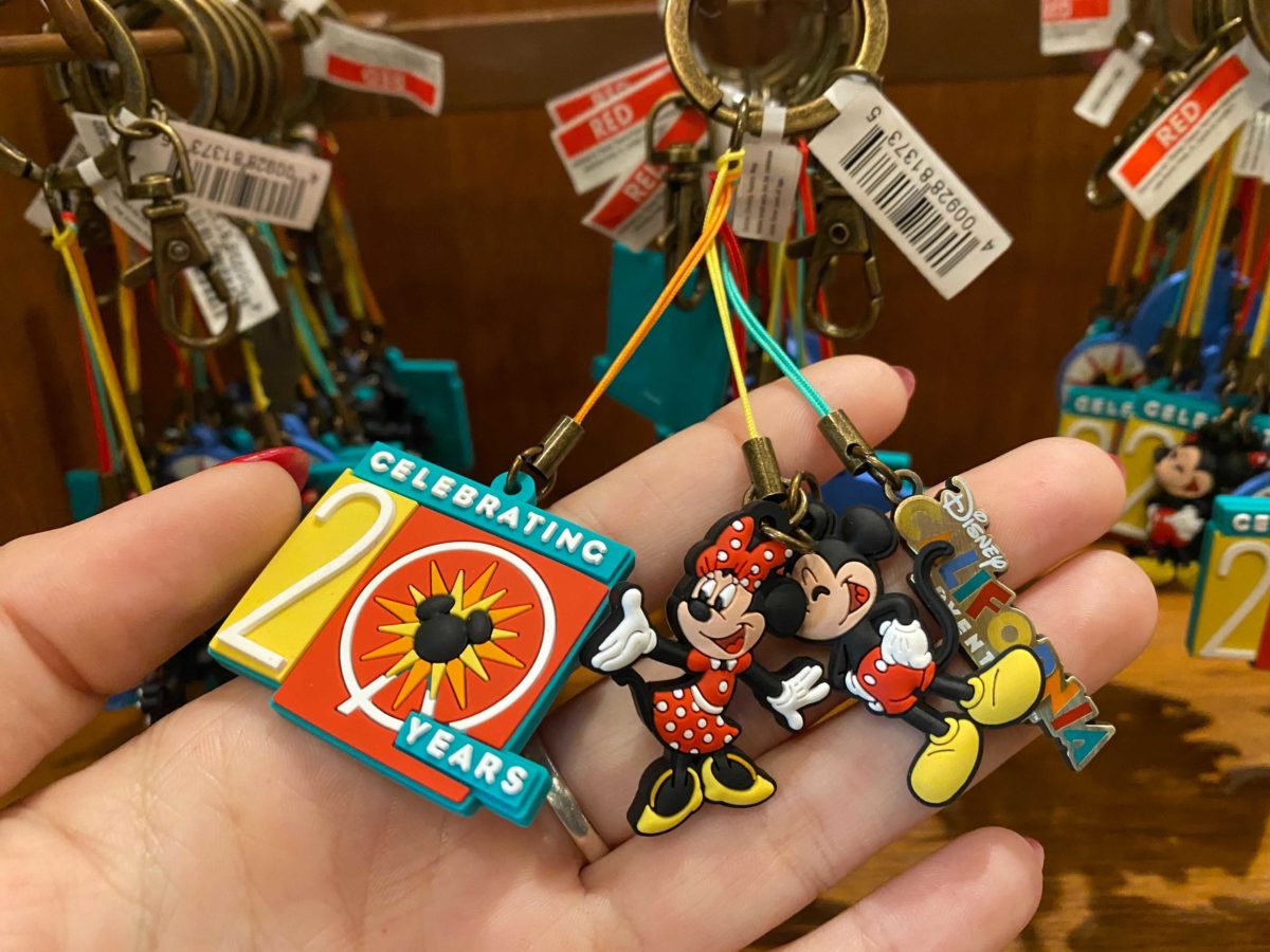 disney-california-adventure-anniversary-merch-11