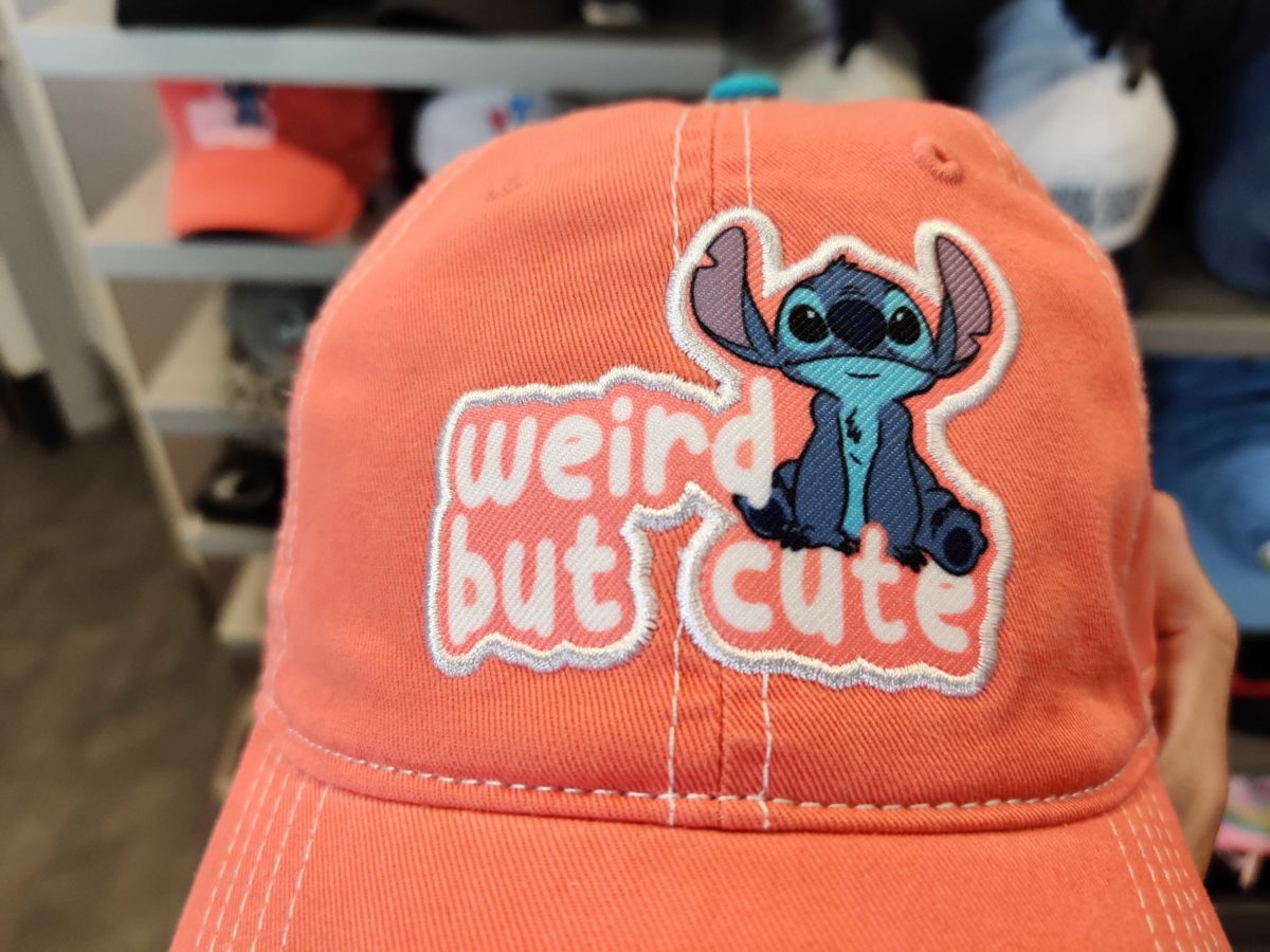 disney-merch_stitch_weird-but-cute_orange-hat-03-7442213