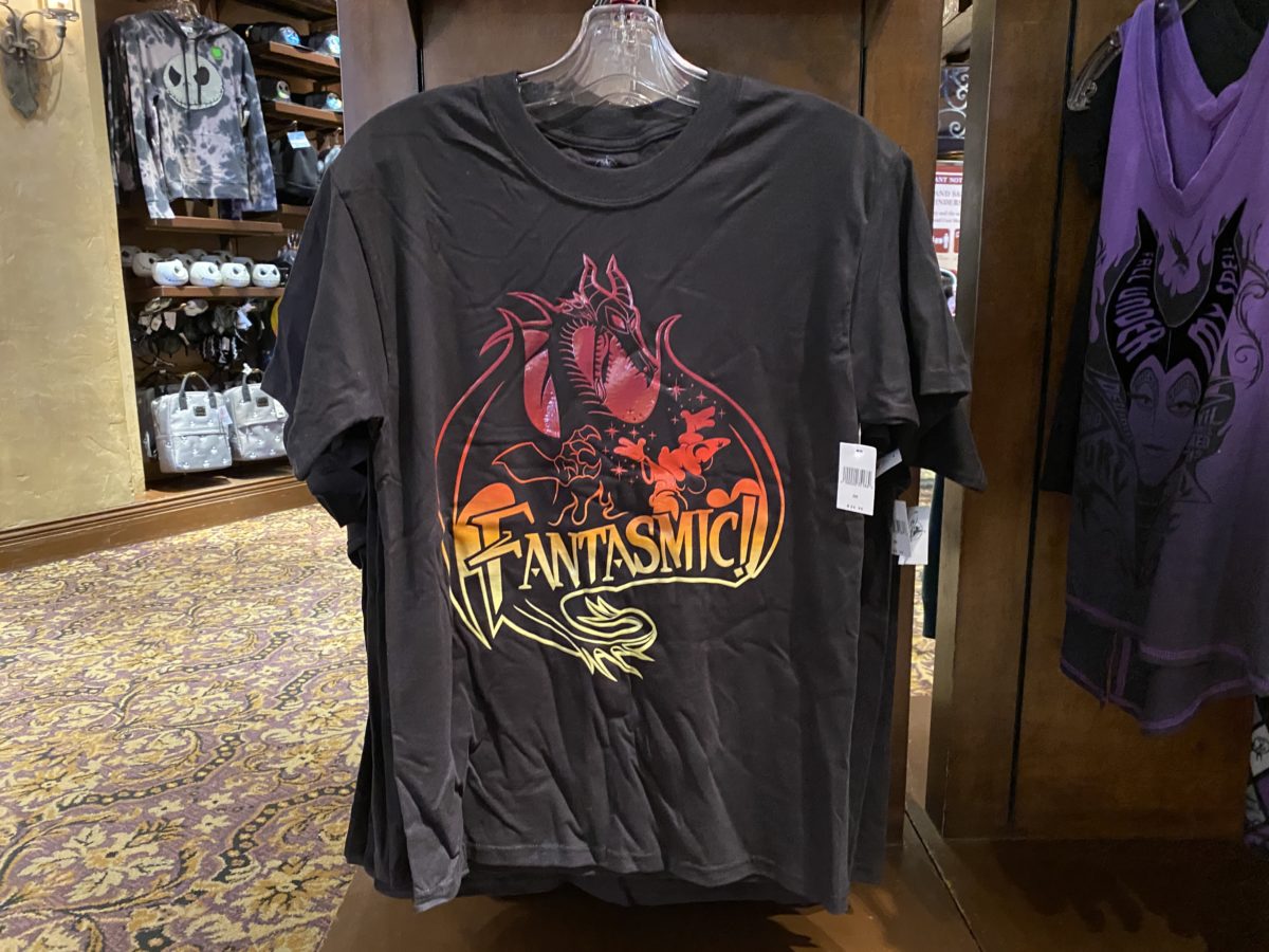 fantasmic-shirt-tower-gifts-hollywood-studios-02182021-8094909