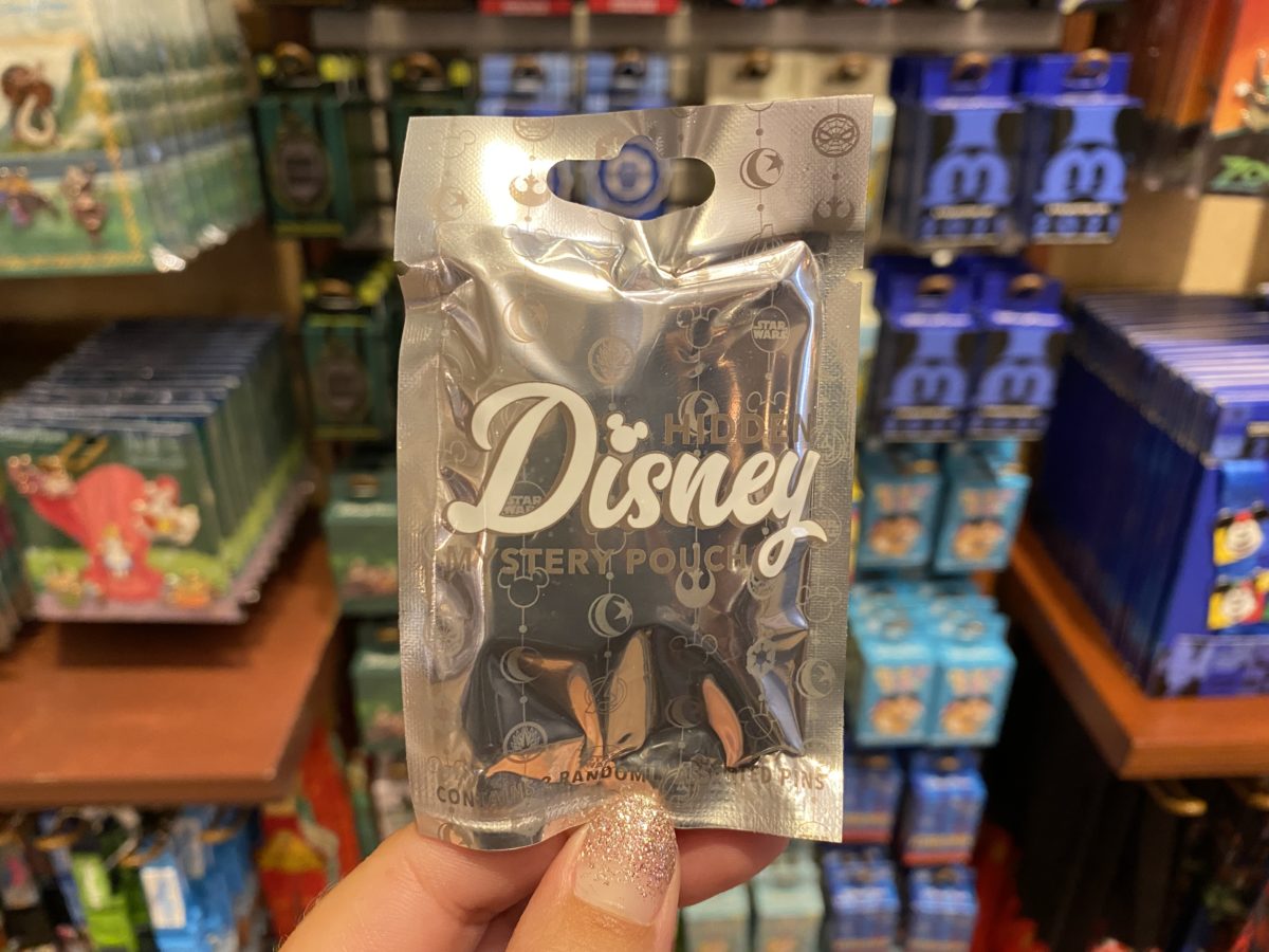 hidden-disney-mystery-pouch-pins-magic-kingdom-02042021-7846002