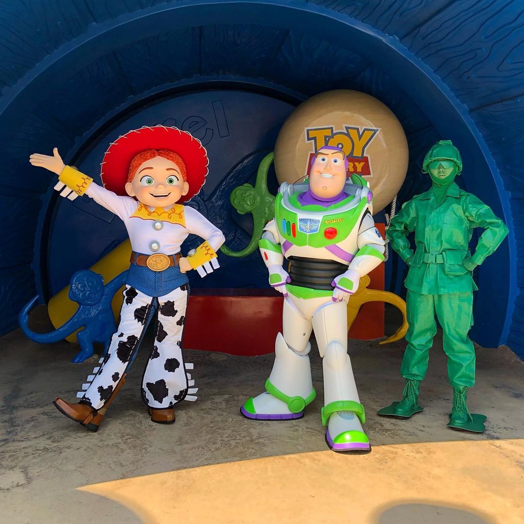 PHOTOS: NEW Buzz Lightyear & Jessie Character Costumes Make Global ...