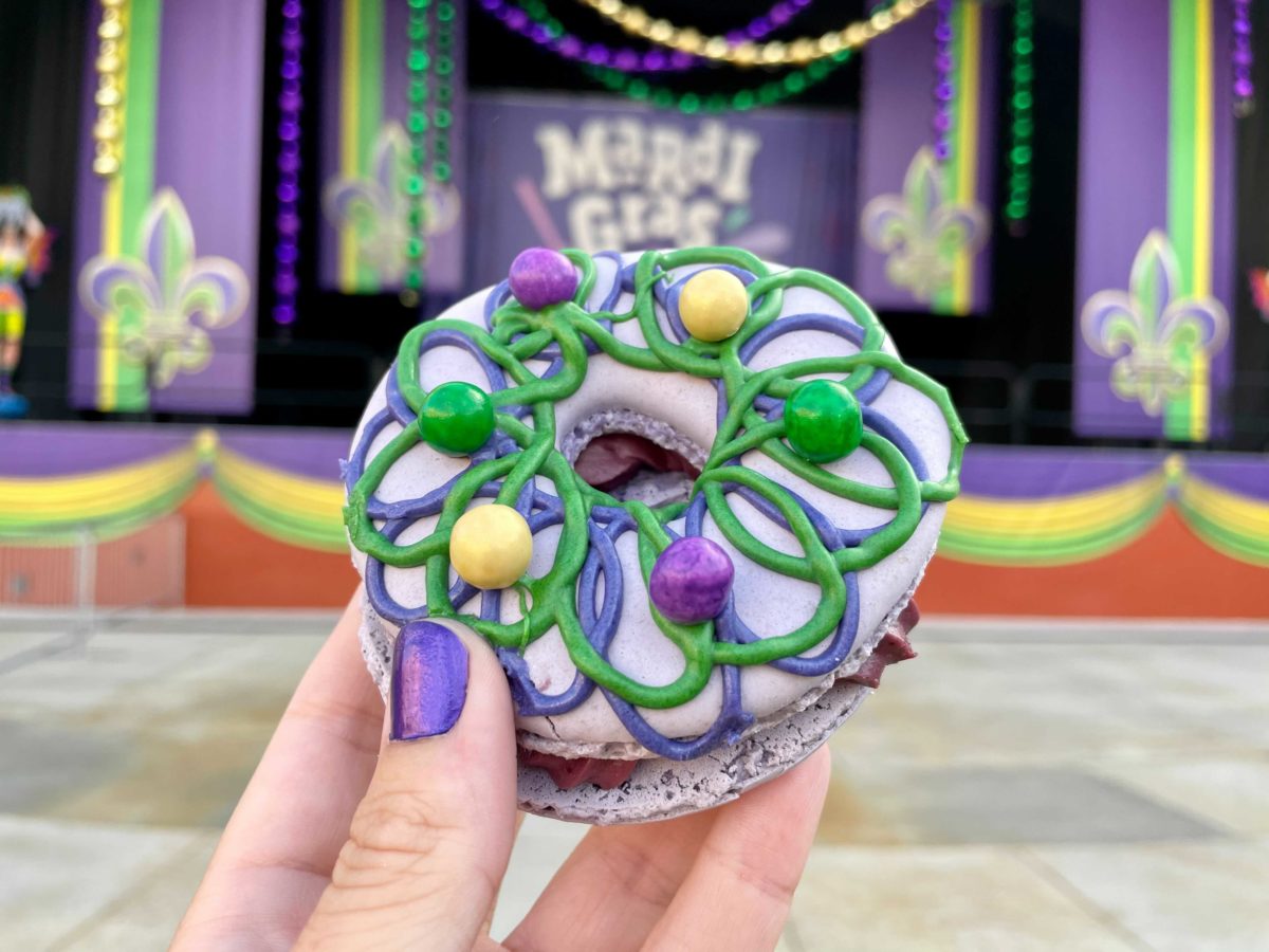 mardi-gras-macaron-donut-tribute-store-universal-review-2021-1-2026867