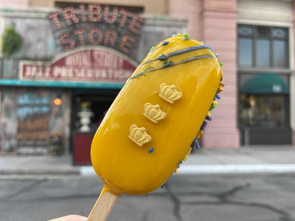 mardi-gras-tribute-store-treats-banana-fosters-cheesecake-pop-review-2021-9-1162709