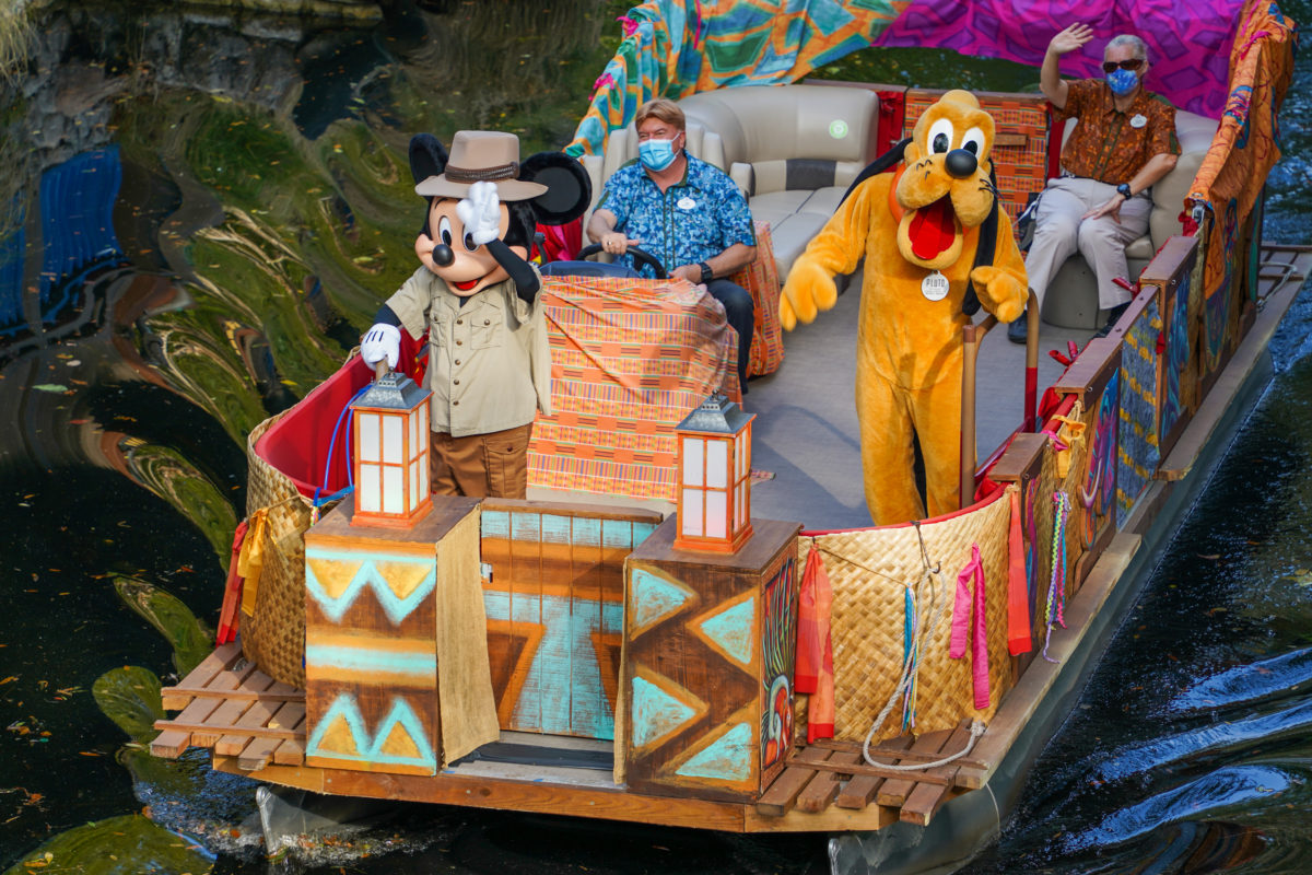 mickey-and-friends-flotilla-3253269