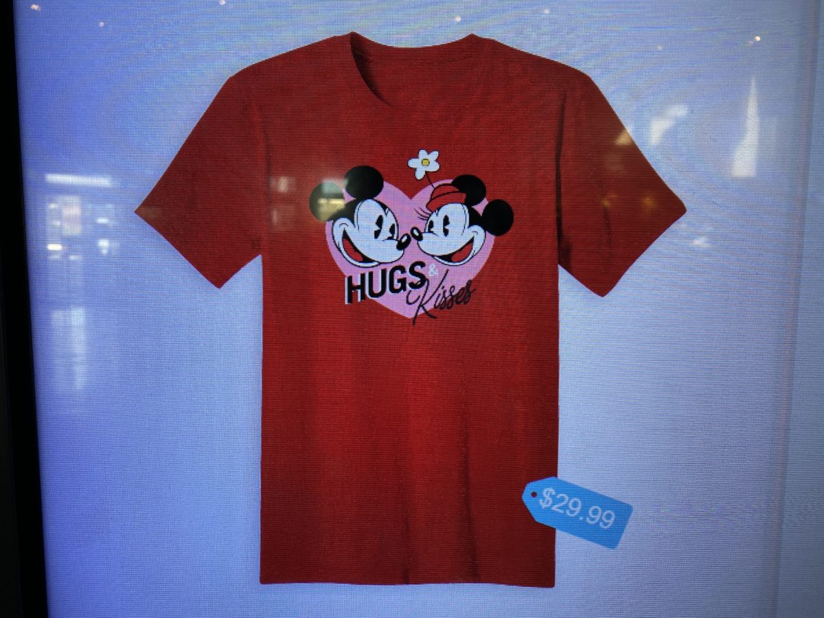mickey-minnie-hugs-and-kisses-made-shirt-kiosk-magic-kingdom-02042021-2190484