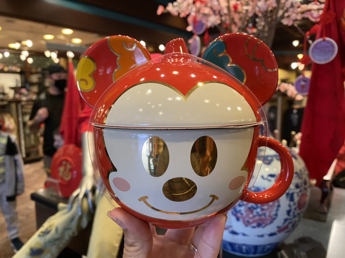 mickey-mug-with-lid-chinese-new-year-epcot-02012021-9293561