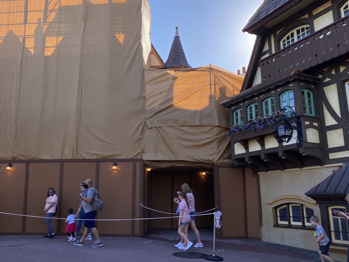 peter-pans-flight-scaffolding-and-scrim-partially-removed-magic-kingdom-02232021-6175503