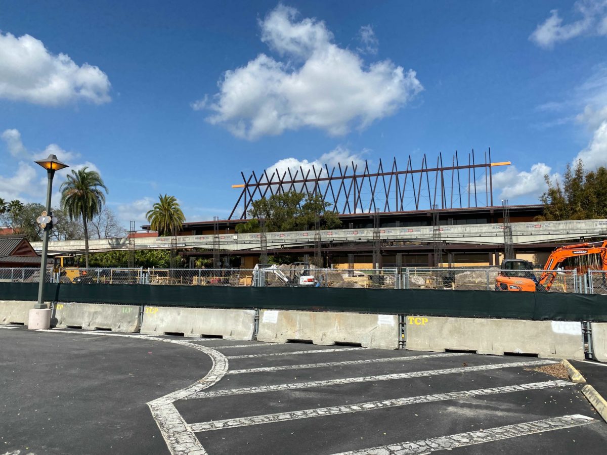 polynesian-entrance-construction-