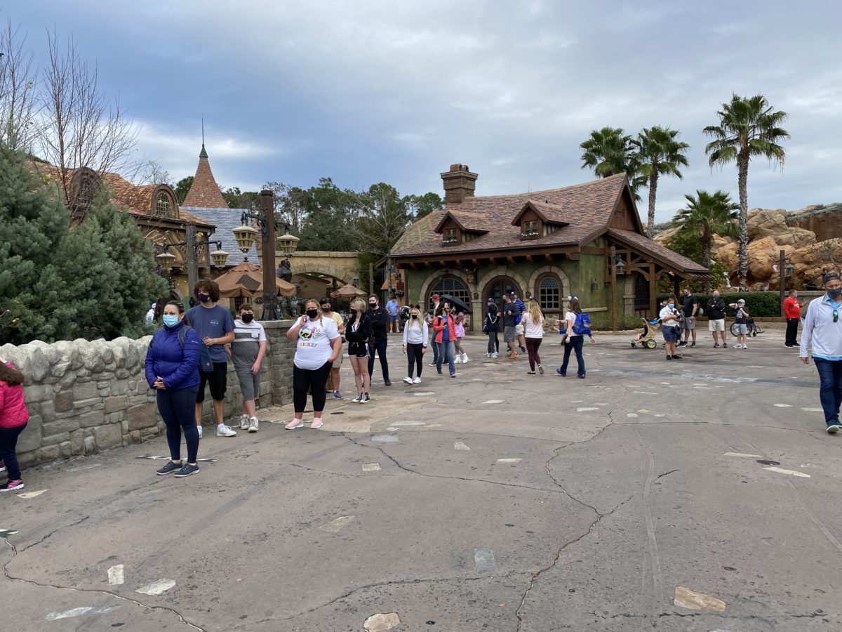 seven-dwarfs-long-line-3-magic-kingdom02172021-7972498