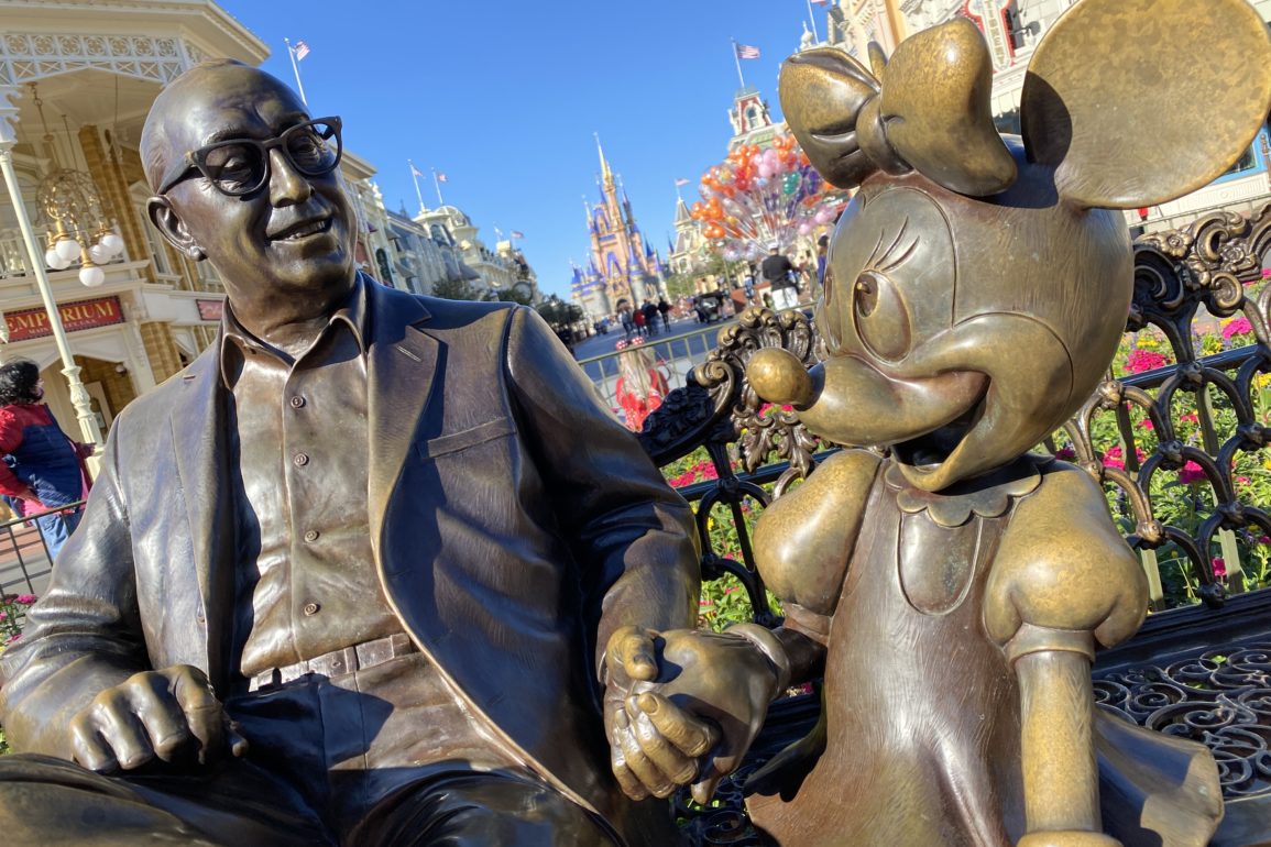 PHOTO REPORT: Magic Kingdom 2/2/21 (Bonjour! Village Gifts Painted ...