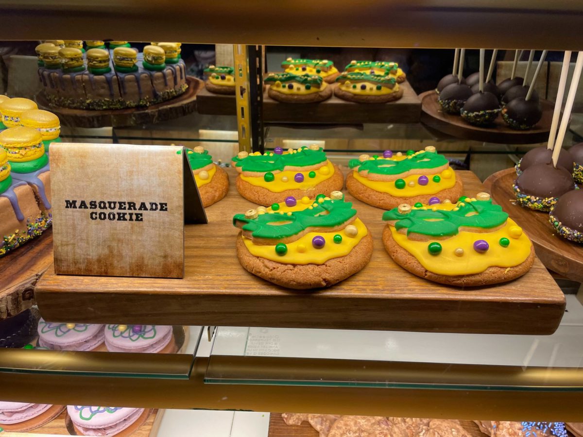 universal-mardi-gras-tribute-store-
