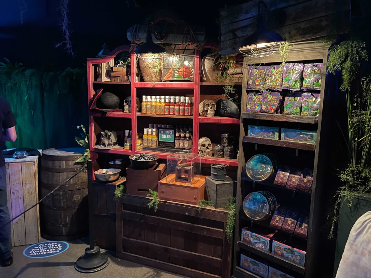 universal-mardi-gras-tribute-store-