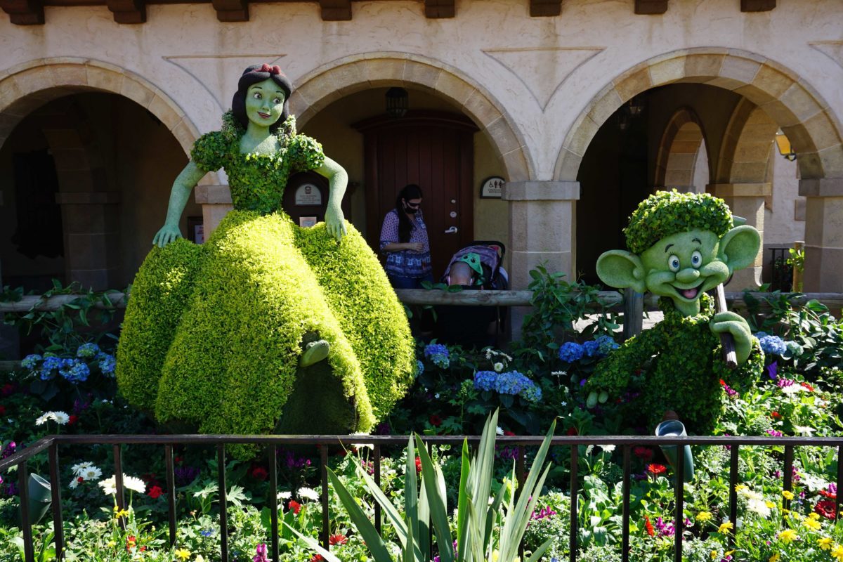 epcot-flower-and-garden-topiaries-snow-white