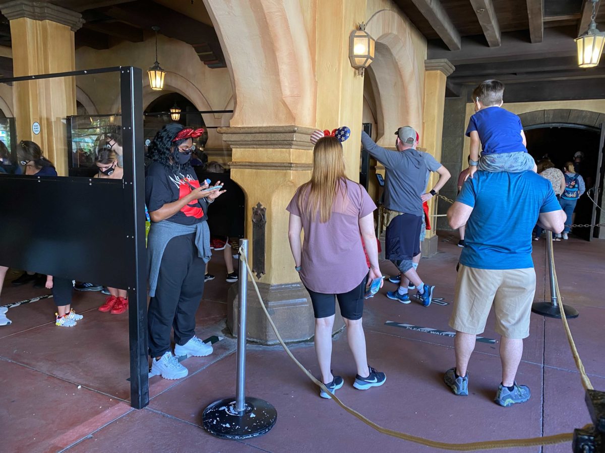 pirates-queue-plexiglass-4