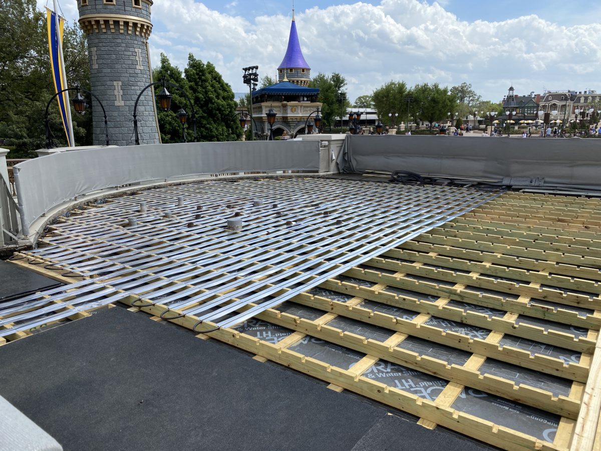 cinderella-castle-stage-metal-tubing-installation-progress-magic-kingdom-03182021-9412808
