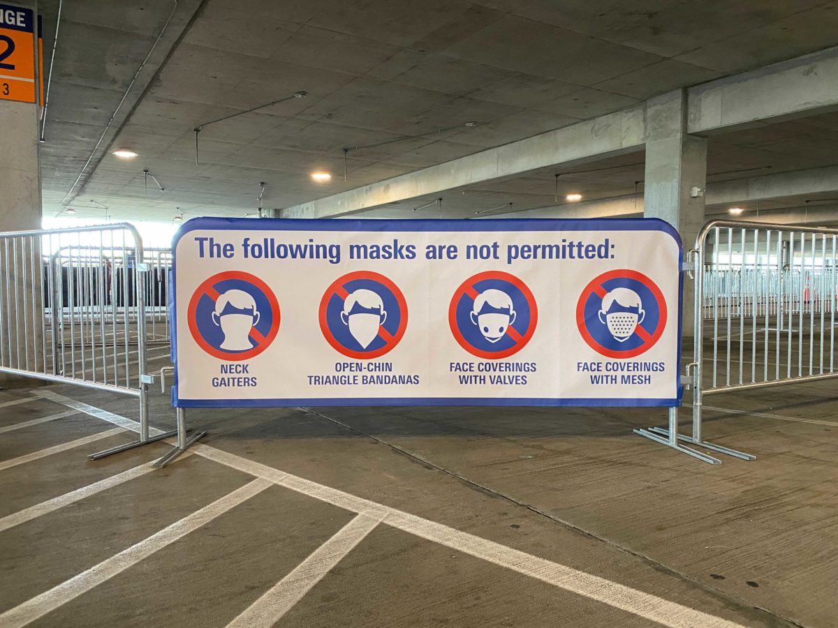 disney-springs-face-mask-sign-2