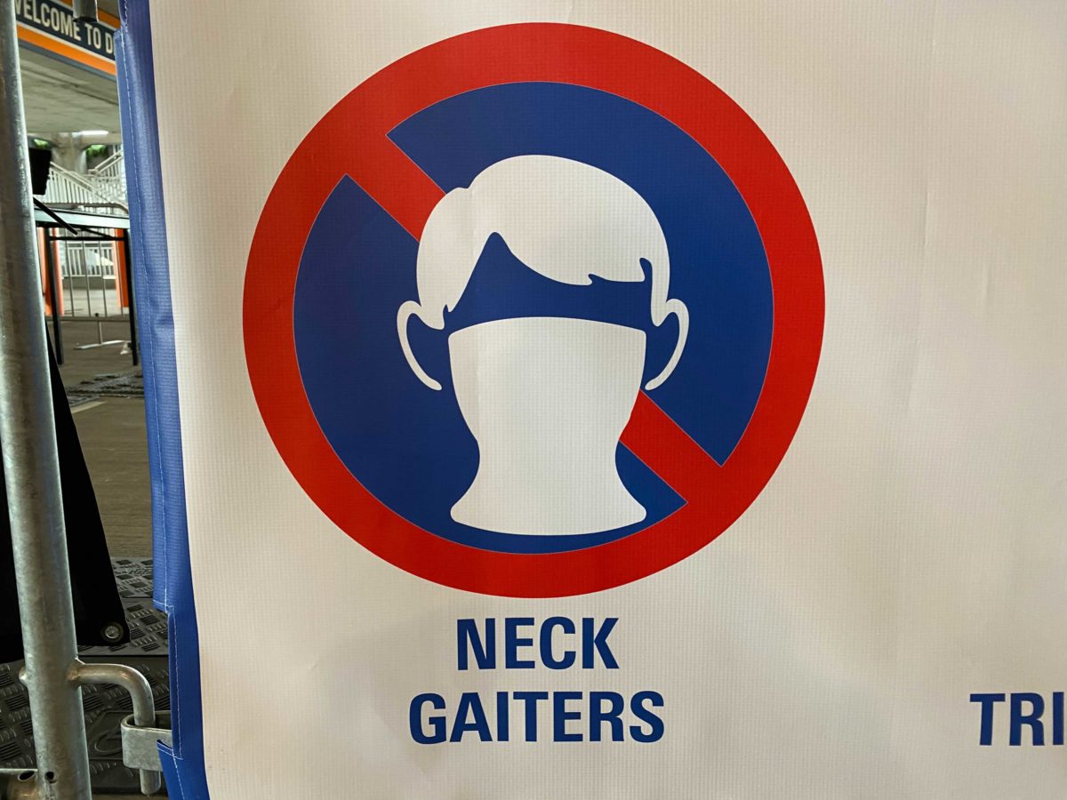 disney-springs-face-mask-sign-3