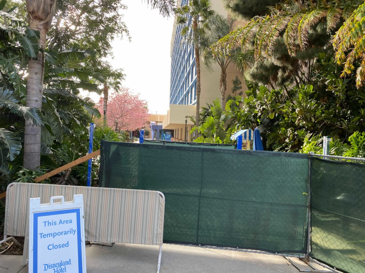 disneyland-hotel-fence-april-2021-5-5707791