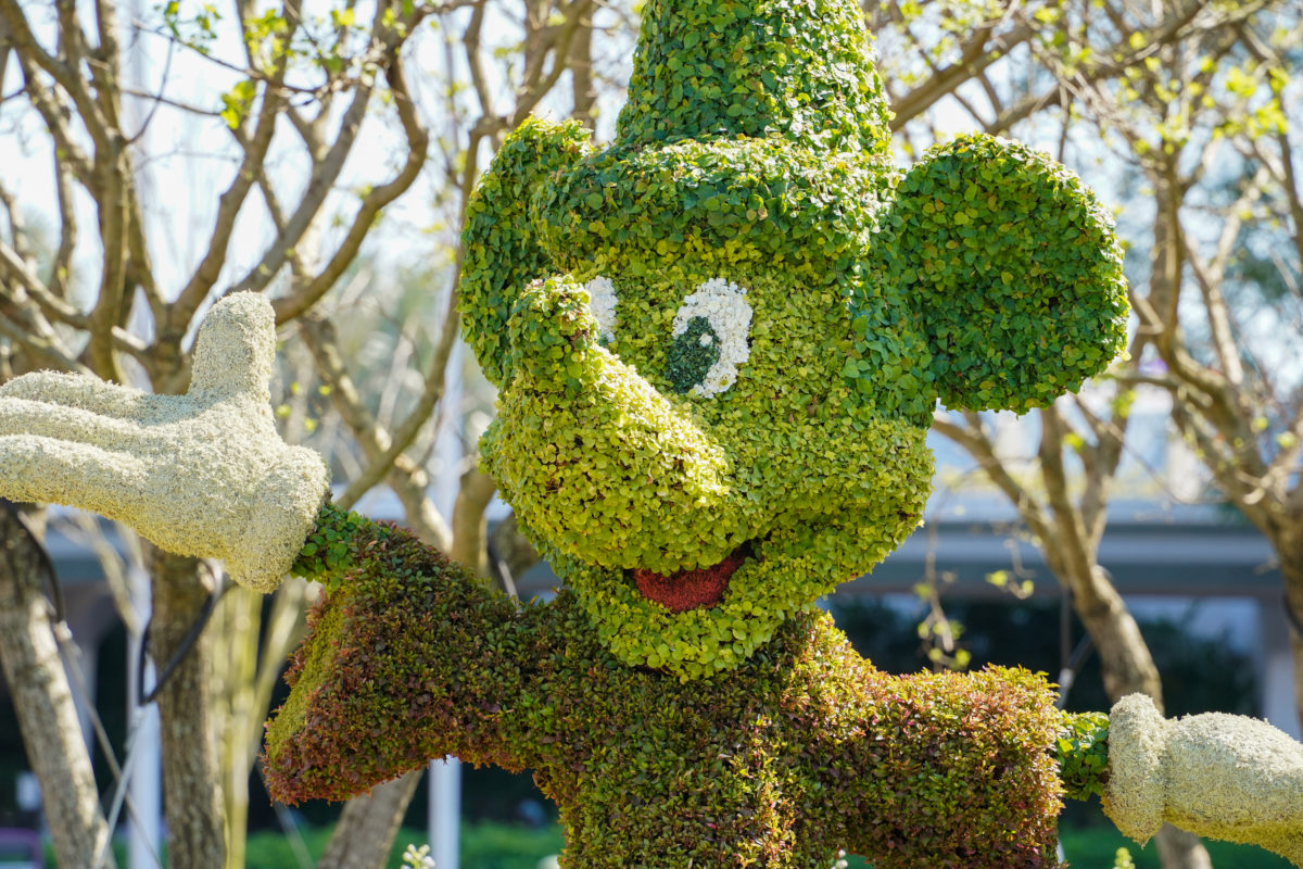 entrance-topiary-3-7-21-2-5752088