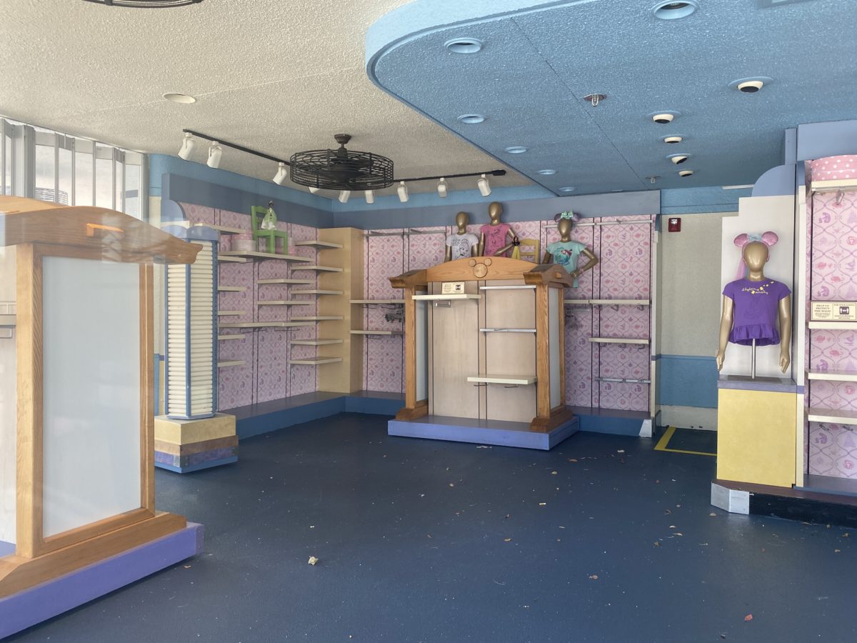 in-character-stripped-of-merch-hollywood-studios-03152021-2358307