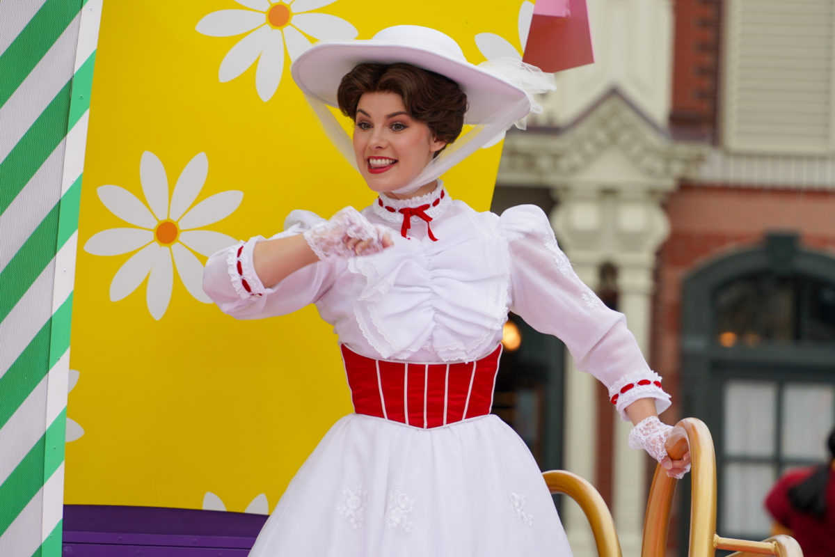 mary-poppins-in-fantasyland-friends-cavalcade-3-6-21-9918139