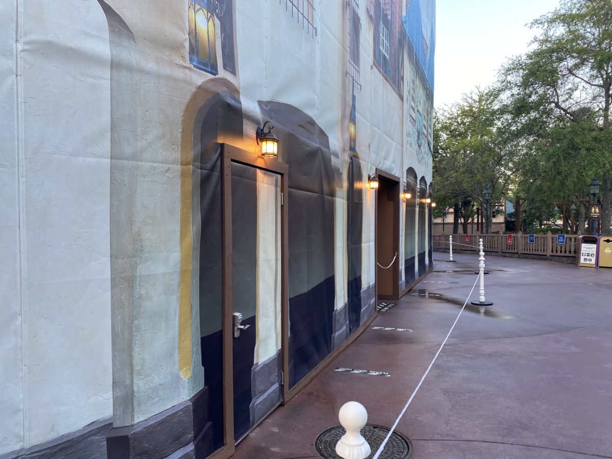 peter-pans-flight-lights-installed-on-scrim-magic-kingdom-03242021-5646804