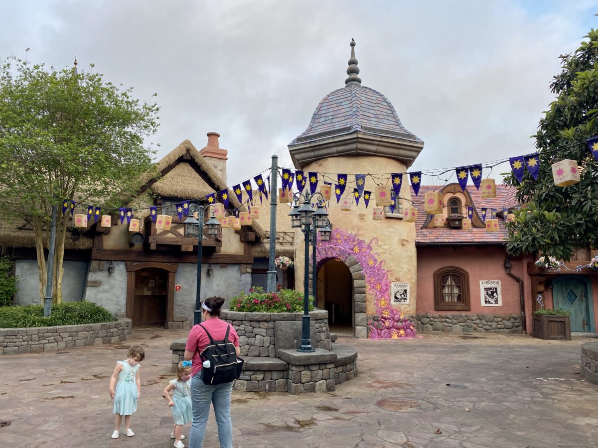 rapunzel-bathrooms-new-bunting-magic-kingdom-03262021-9911212