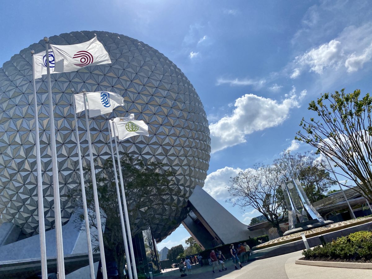 spaceship-earth-entrance-fountain-featured-image-hero-epcot-03252021-9732132