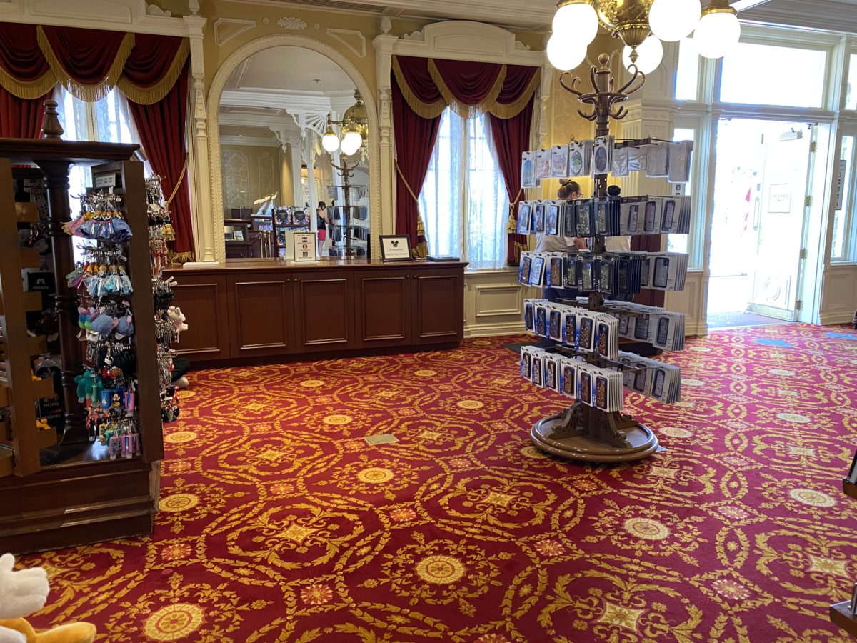 town-square-theater-counters-removed-photopass-magic-kingdom-03092021-9175432