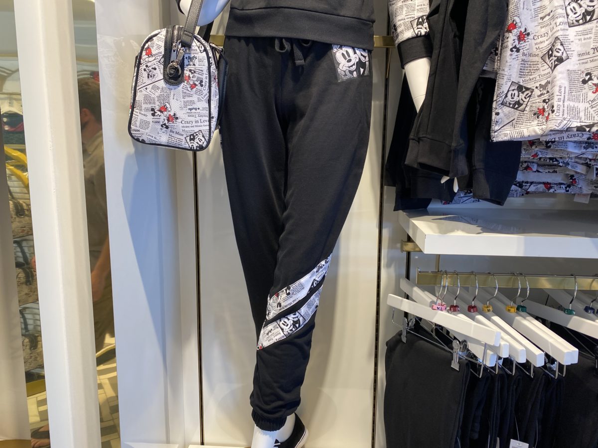 valentines-newsprint-joggers-hollywood-studios-03012021-2018618