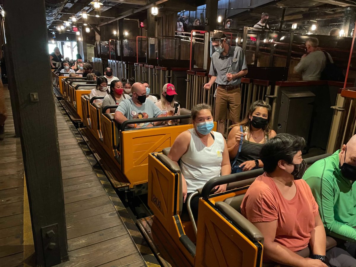 big-thunder-mountain-railroad-loading-every-row-1
