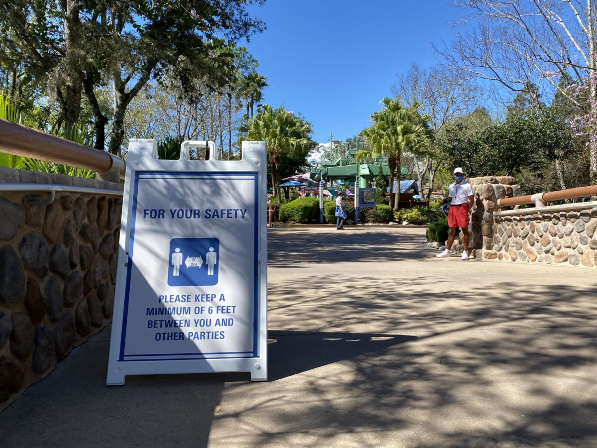 blizzard-beach-covid-19-safety-signs-4