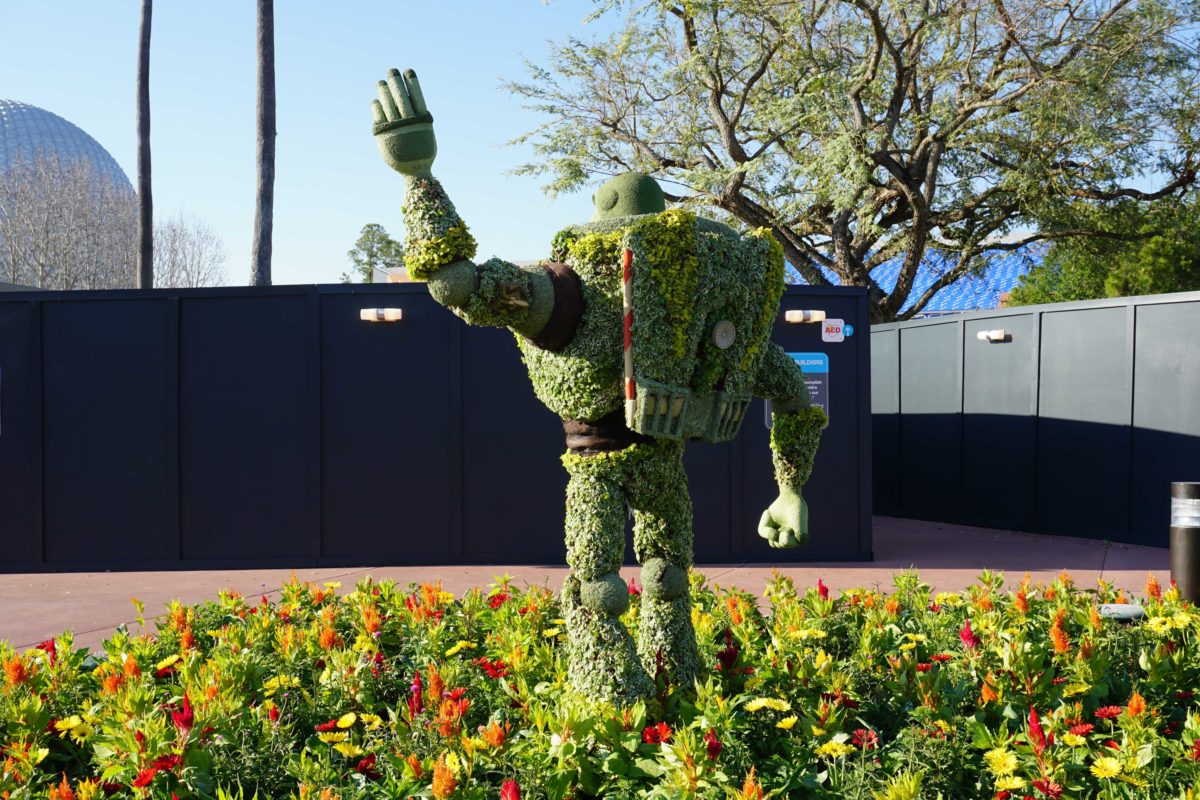 buzz-lightyear-topiary-46
